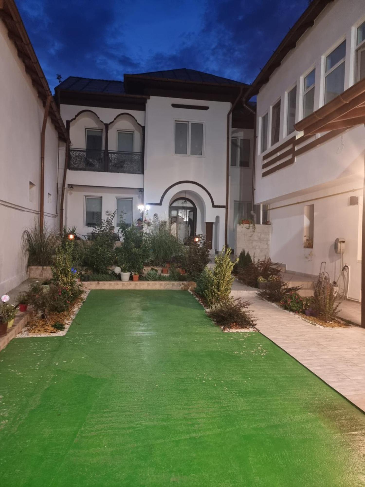 Hotel Casa Musceleana Cîmpulung Exterior foto