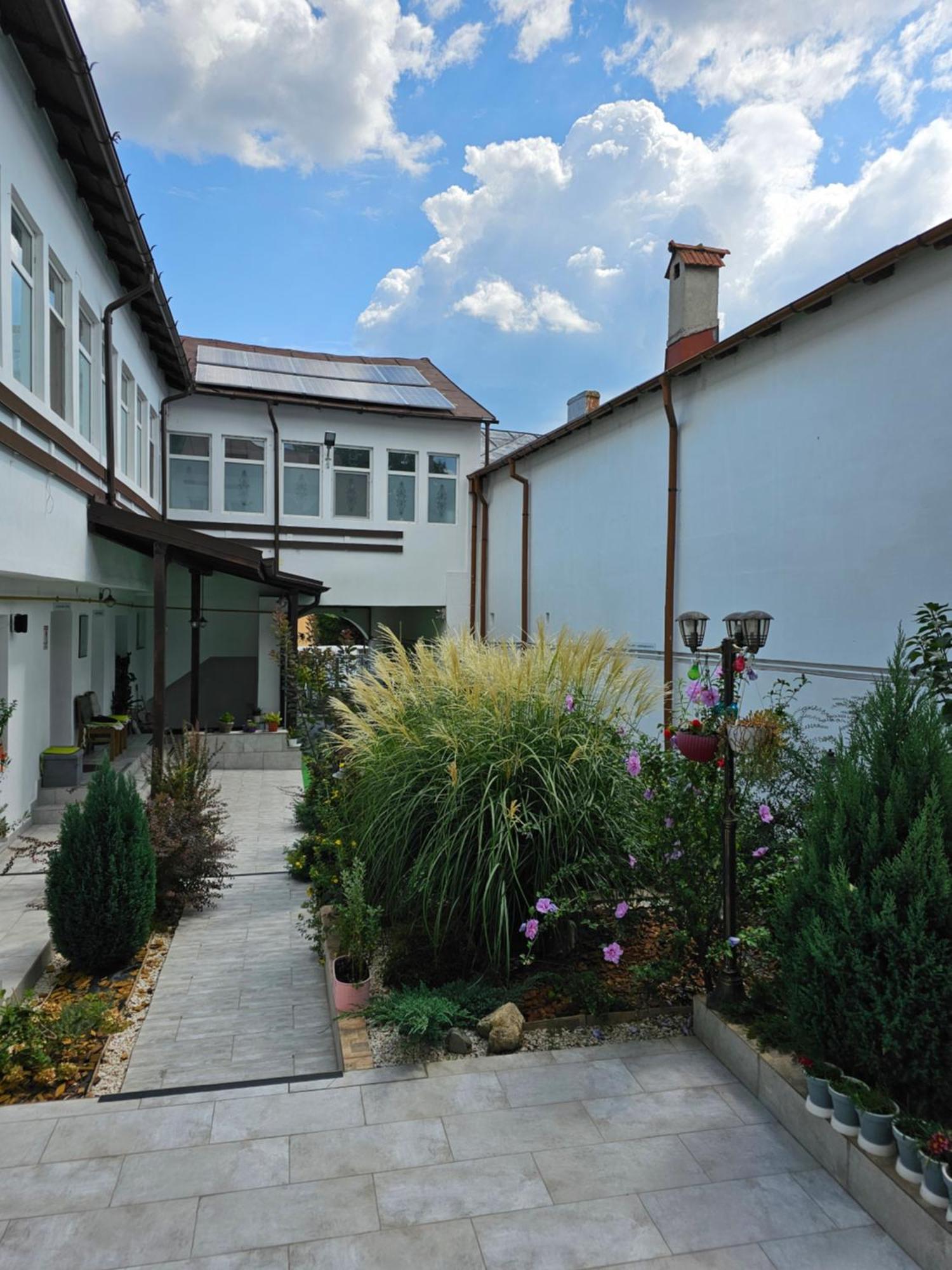 Hotel Casa Musceleana Cîmpulung Exterior foto